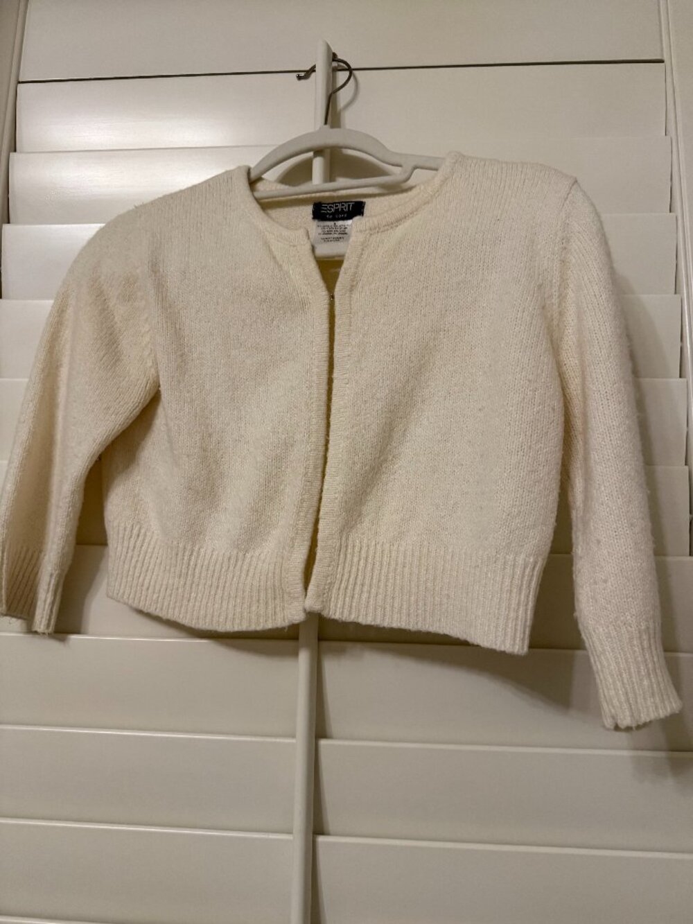 Espirit Button Hook Cropped Cardigan